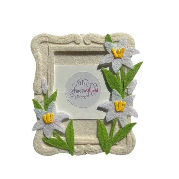 White Lily Cardholder – Elegant and Delicate